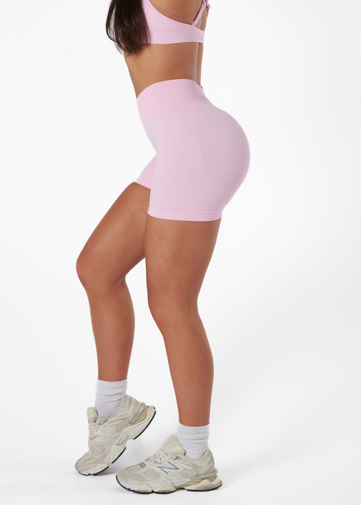 SIGNATURE SCRUNCH SHORTS - STRAWBERRY